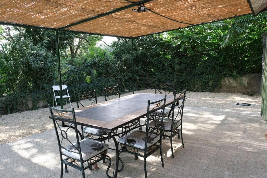 Maison Confortable A Ansouis Dans Le Luberon Exterior foto